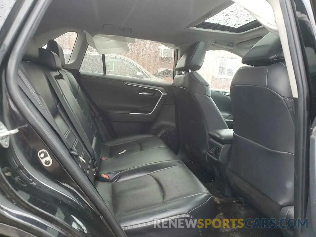 10 Photograph of a damaged car 2T3N1RFV2KC011592 TOYOTA RAV4 2019