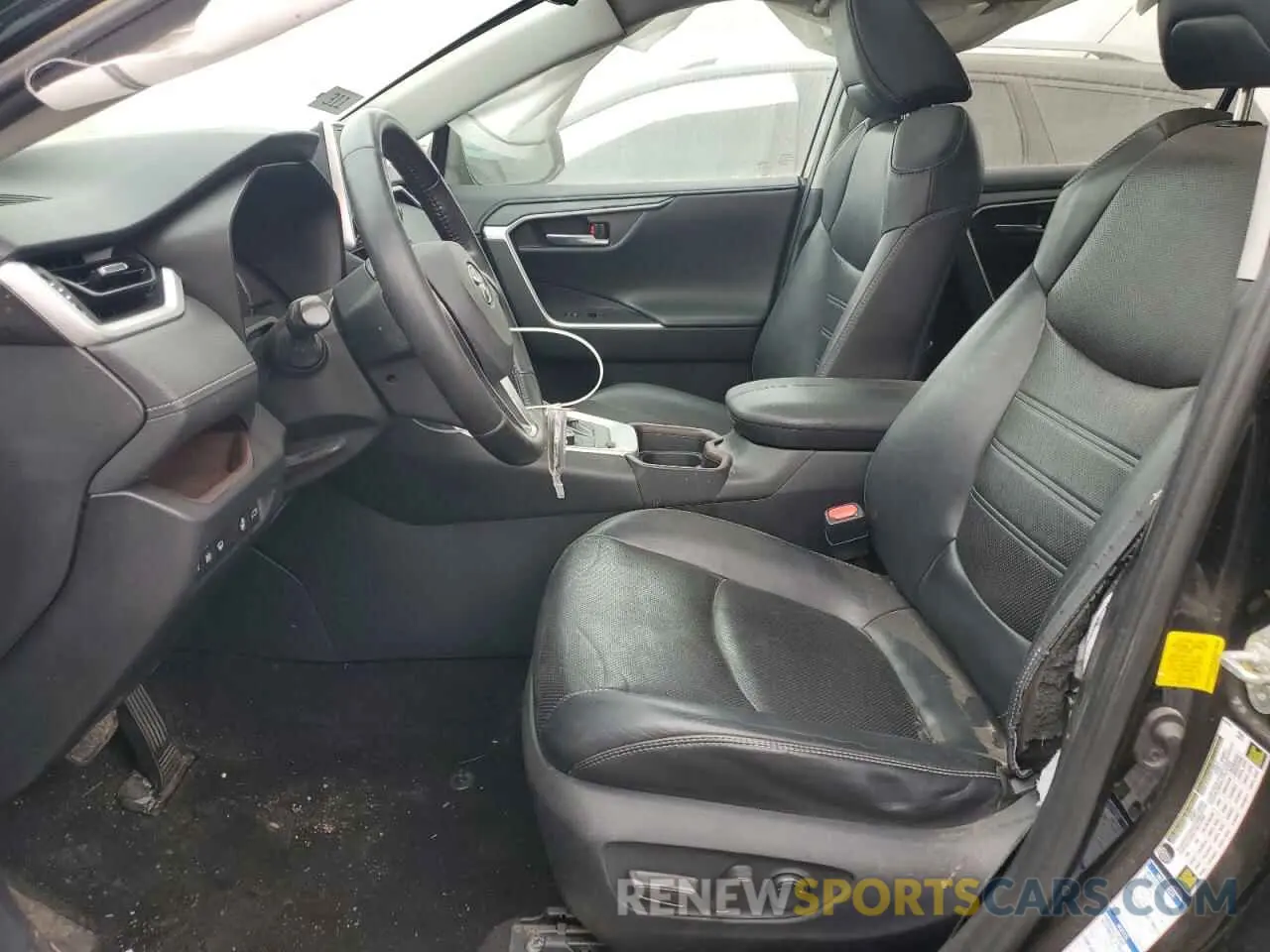 7 Photograph of a damaged car 2T3N1RFV2KC011592 TOYOTA RAV4 2019