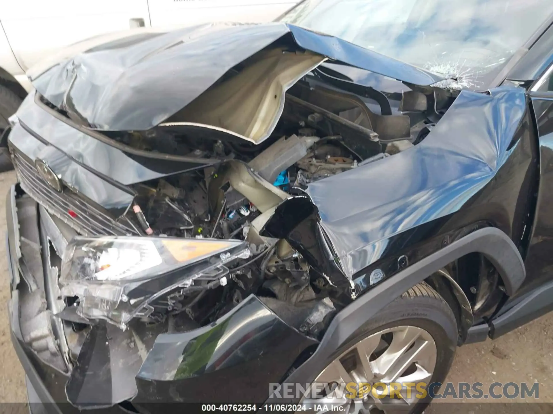 18 Photograph of a damaged car 2T3N1RFV2KW046373 TOYOTA RAV4 2019