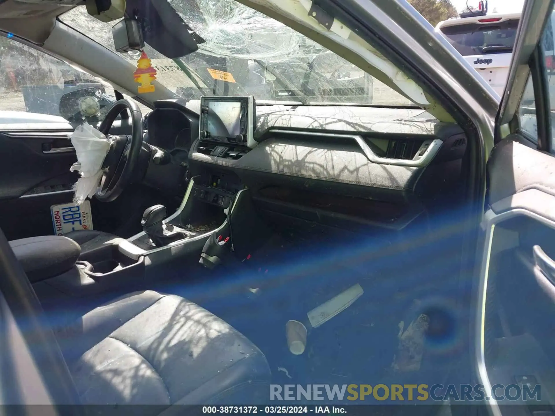 5 Photograph of a damaged car 2T3N1RFV8KW002863 TOYOTA RAV4 2019
