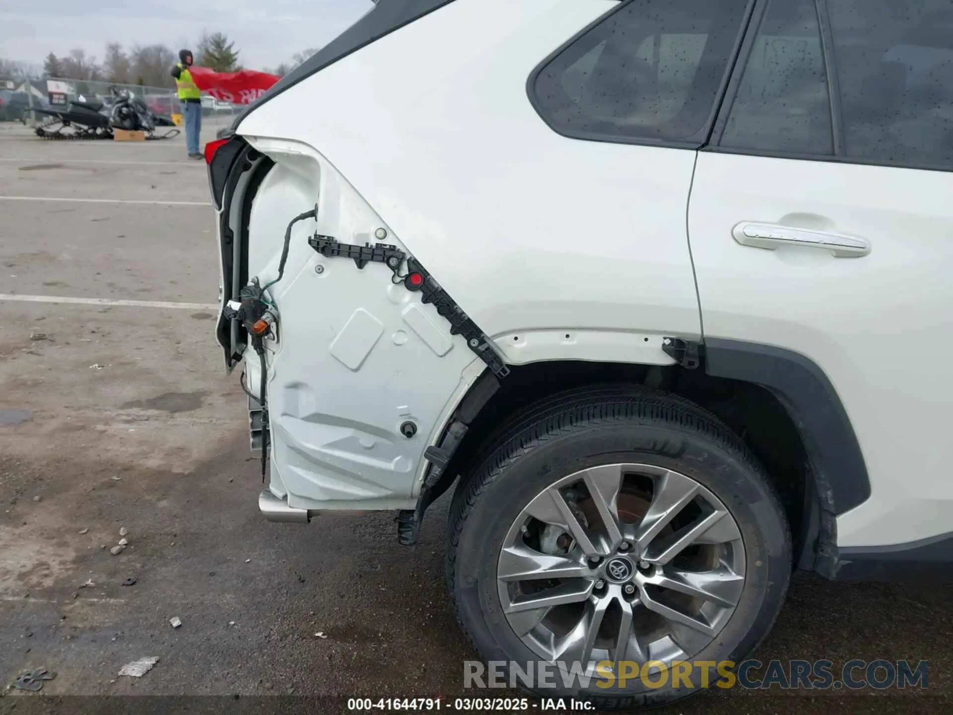 18 Фотография поврежденного автомобиля 2T3N1RFVXKW071165 TOYOTA RAV4 2019