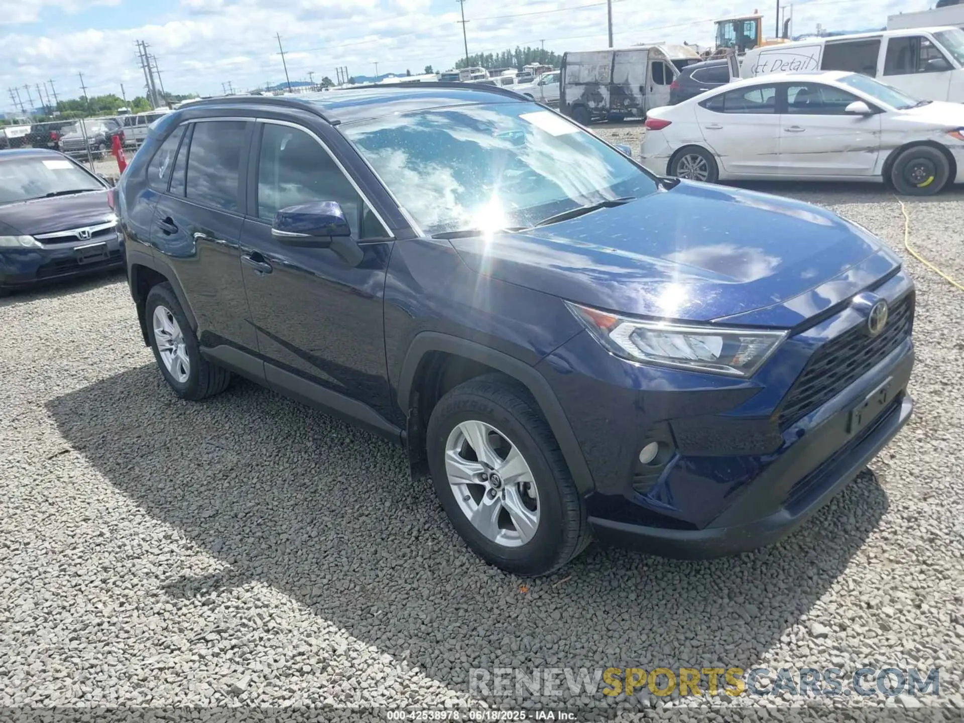 1 Фотография поврежденного автомобиля 2T3P1RFV0KC021630 TOYOTA RAV4 2019