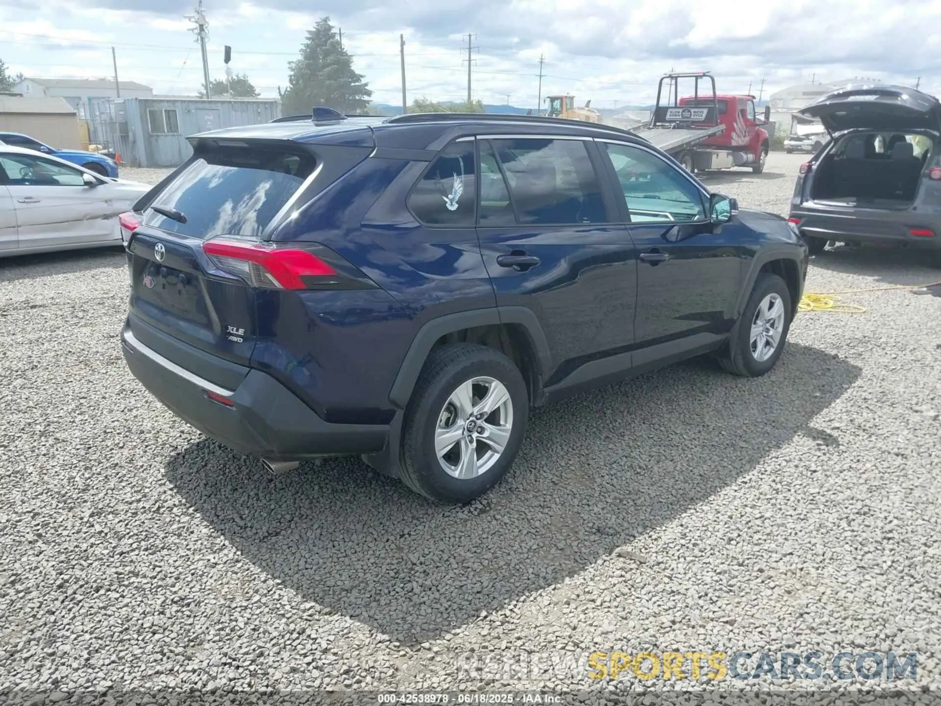 4 Фотография поврежденного автомобиля 2T3P1RFV0KC021630 TOYOTA RAV4 2019