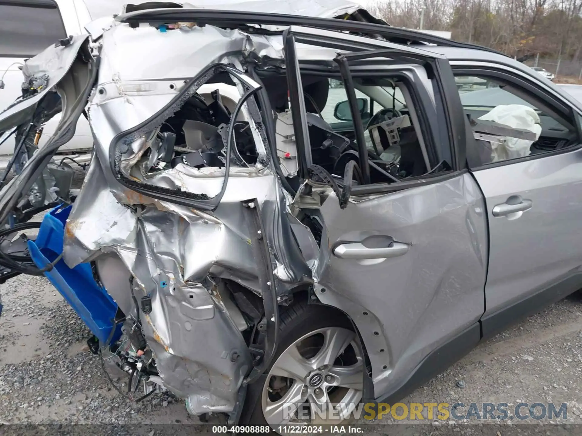 17 Фотография поврежденного автомобиля 2T3P1RFV0KW060670 TOYOTA RAV4 2019
