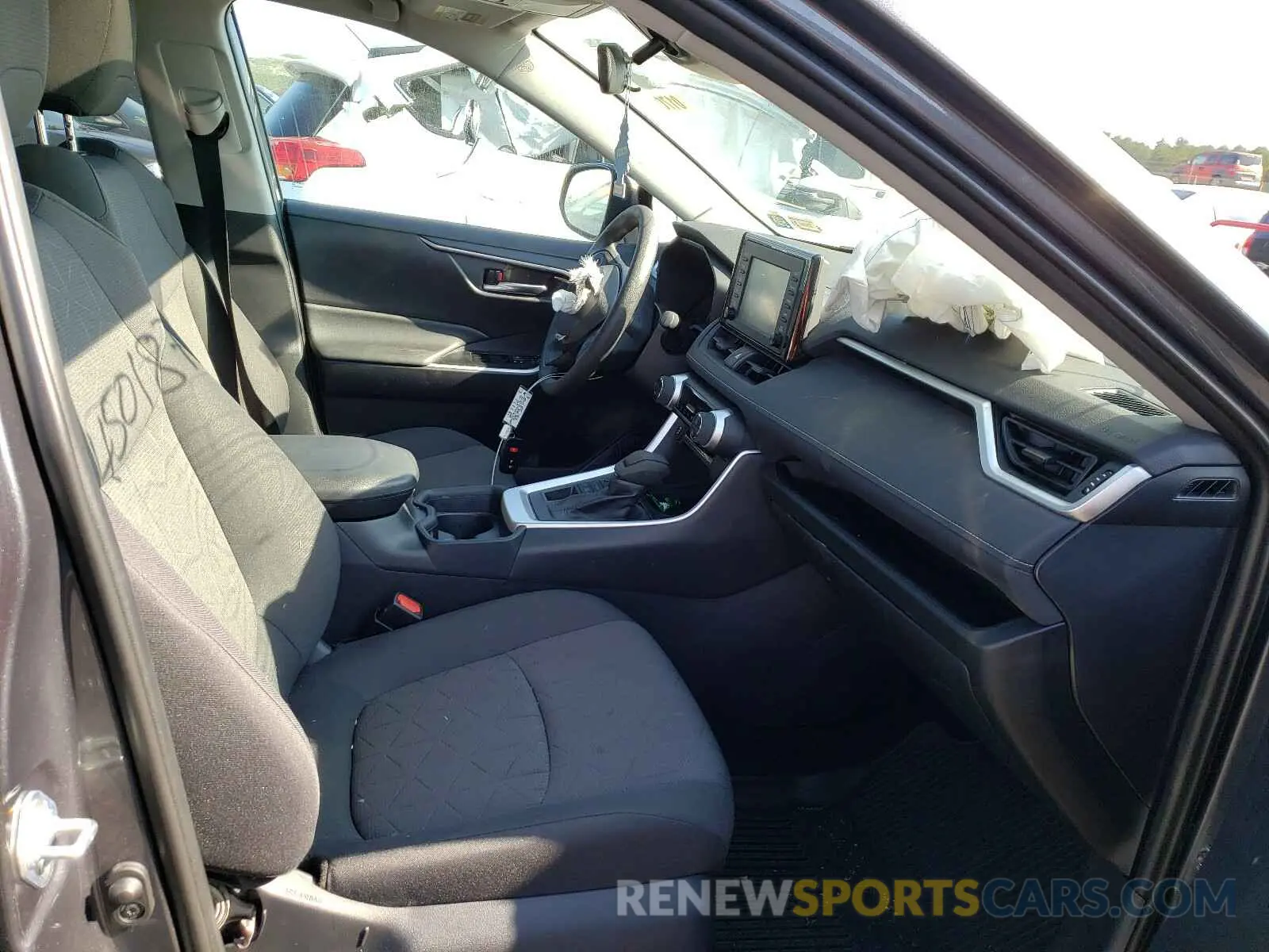 5 Photograph of a damaged car 2T3P1RFV0KW063083 TOYOTA RAV4 2019