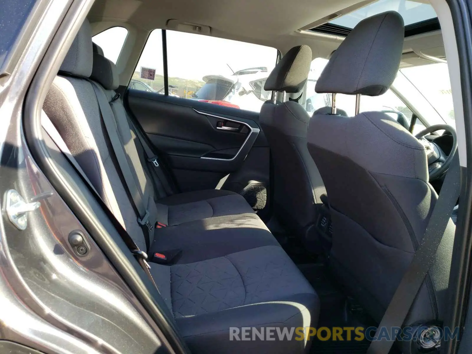 6 Photograph of a damaged car 2T3P1RFV0KW063083 TOYOTA RAV4 2019