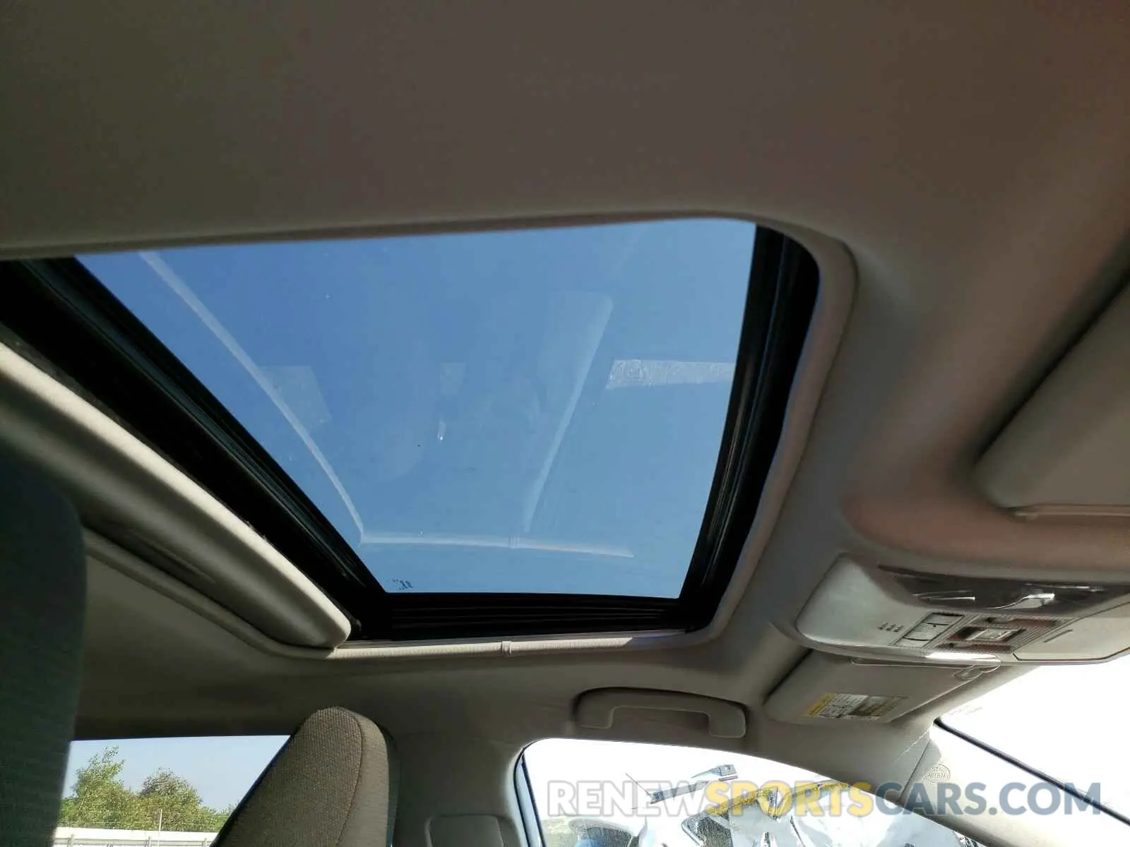 9 Photograph of a damaged car 2T3P1RFV0KW063083 TOYOTA RAV4 2019