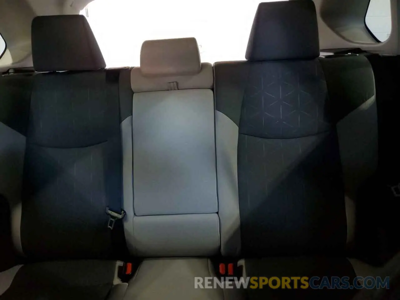 10 Фотография поврежденного автомобиля 2T3P1RFV0KW073337 TOYOTA RAV4 2019