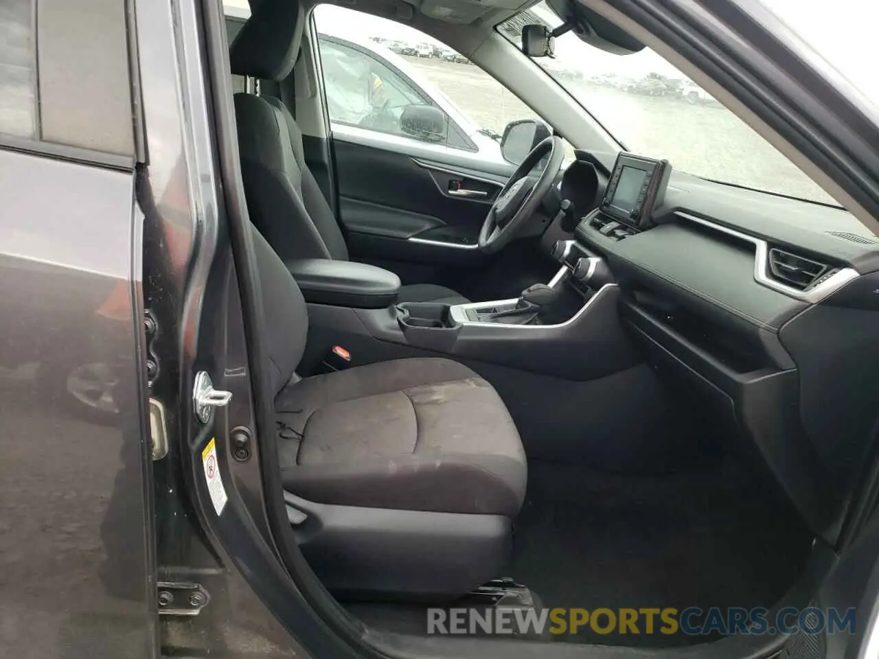 5 Photograph of a damaged car 2T3P1RFV1KW037074 TOYOTA RAV4 2019