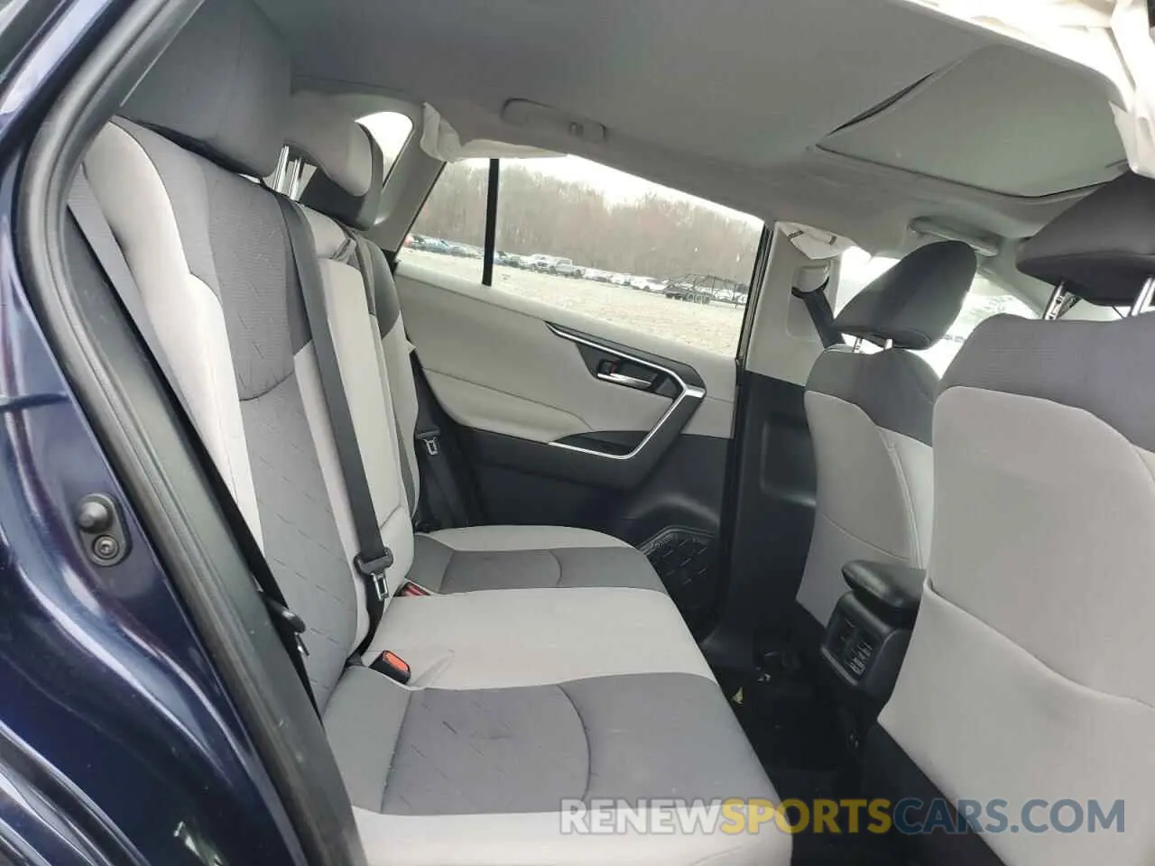 11 Photograph of a damaged car 2T3P1RFV1KW057681 TOYOTA RAV4 2019