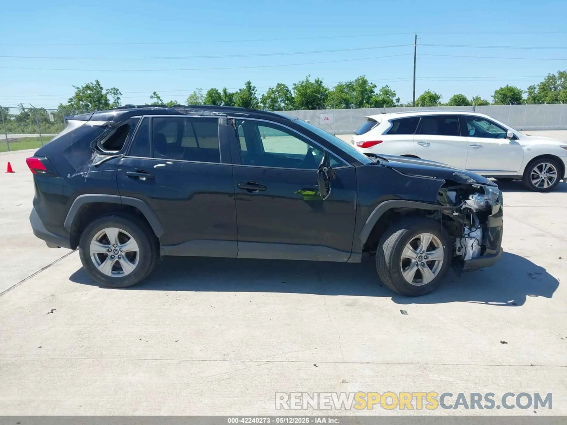 12 Photograph of a damaged car 2T3P1RFV1KW061777 TOYOTA RAV4 2019