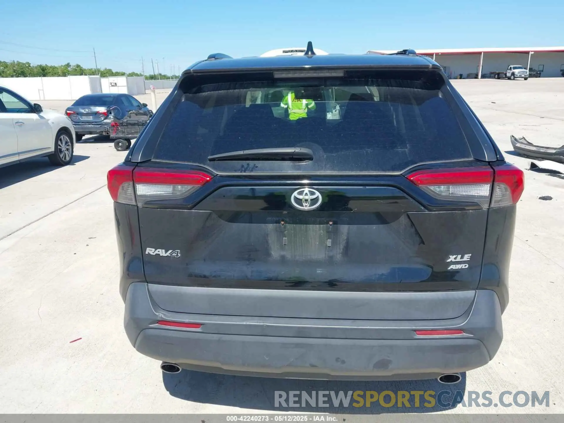 15 Photograph of a damaged car 2T3P1RFV1KW061777 TOYOTA RAV4 2019