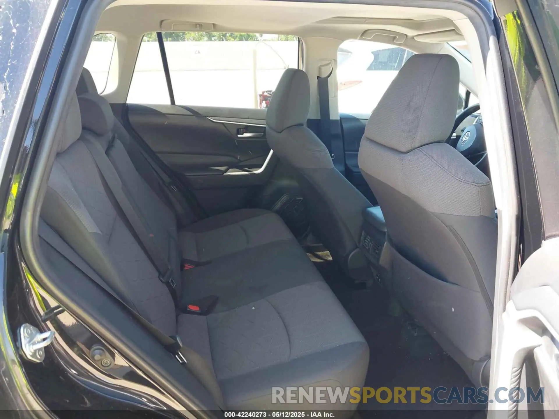 8 Photograph of a damaged car 2T3P1RFV1KW061777 TOYOTA RAV4 2019