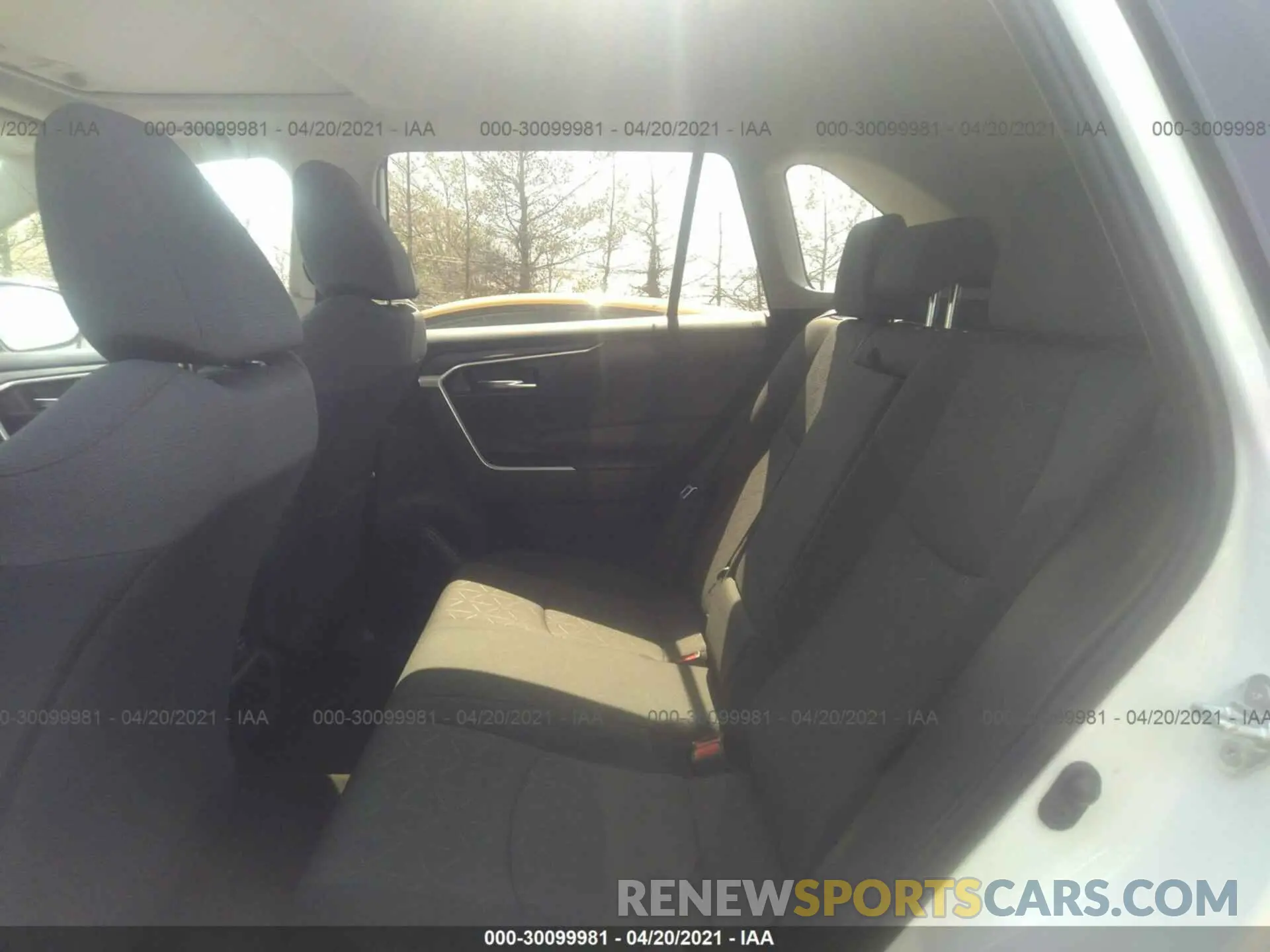 8 Photograph of a damaged car 2T3P1RFV2KC016705 TOYOTA RAV4 2019