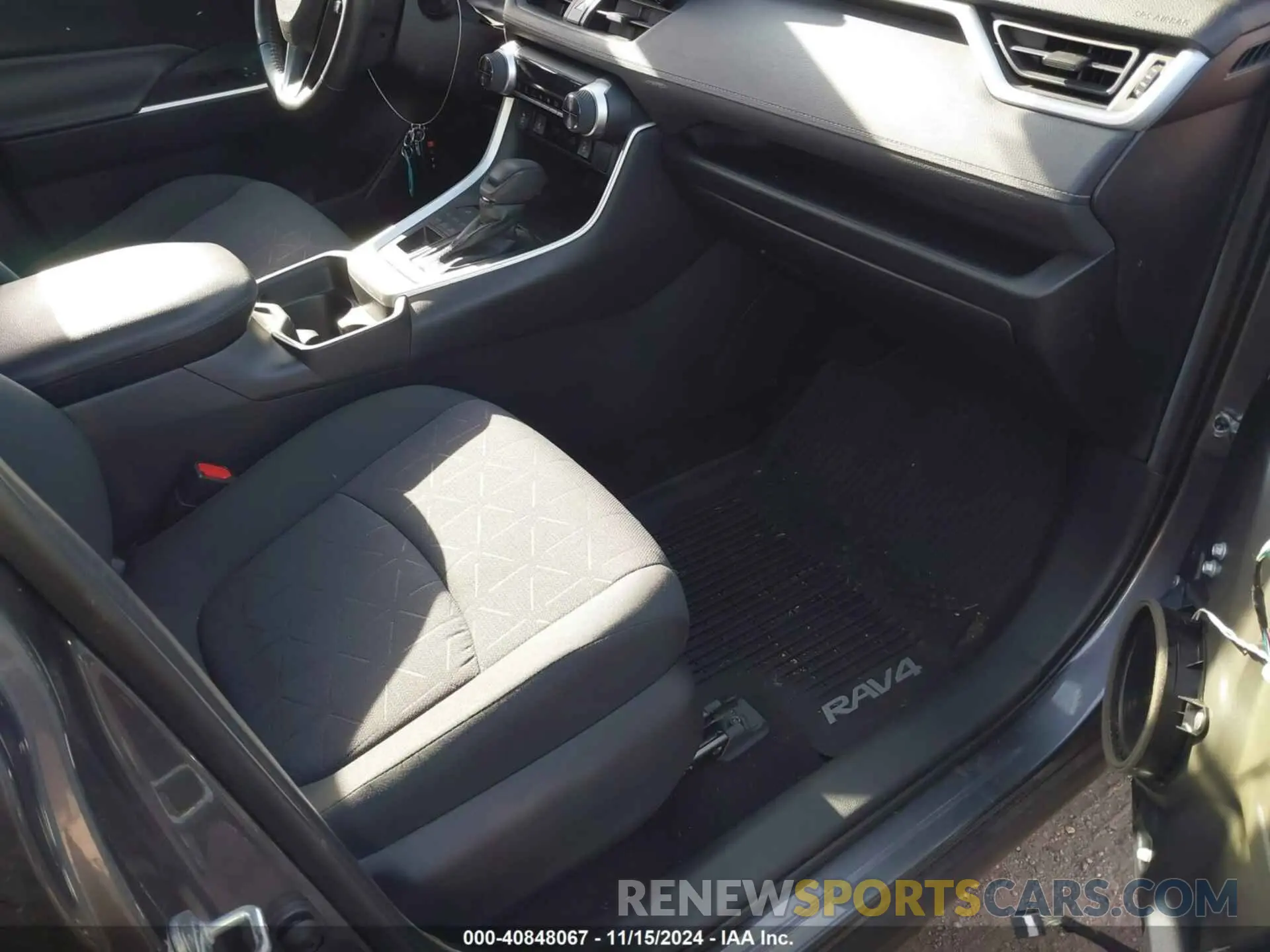 5 Фотография поврежденного автомобиля 2T3P1RFV2KC036484 TOYOTA RAV4 2019