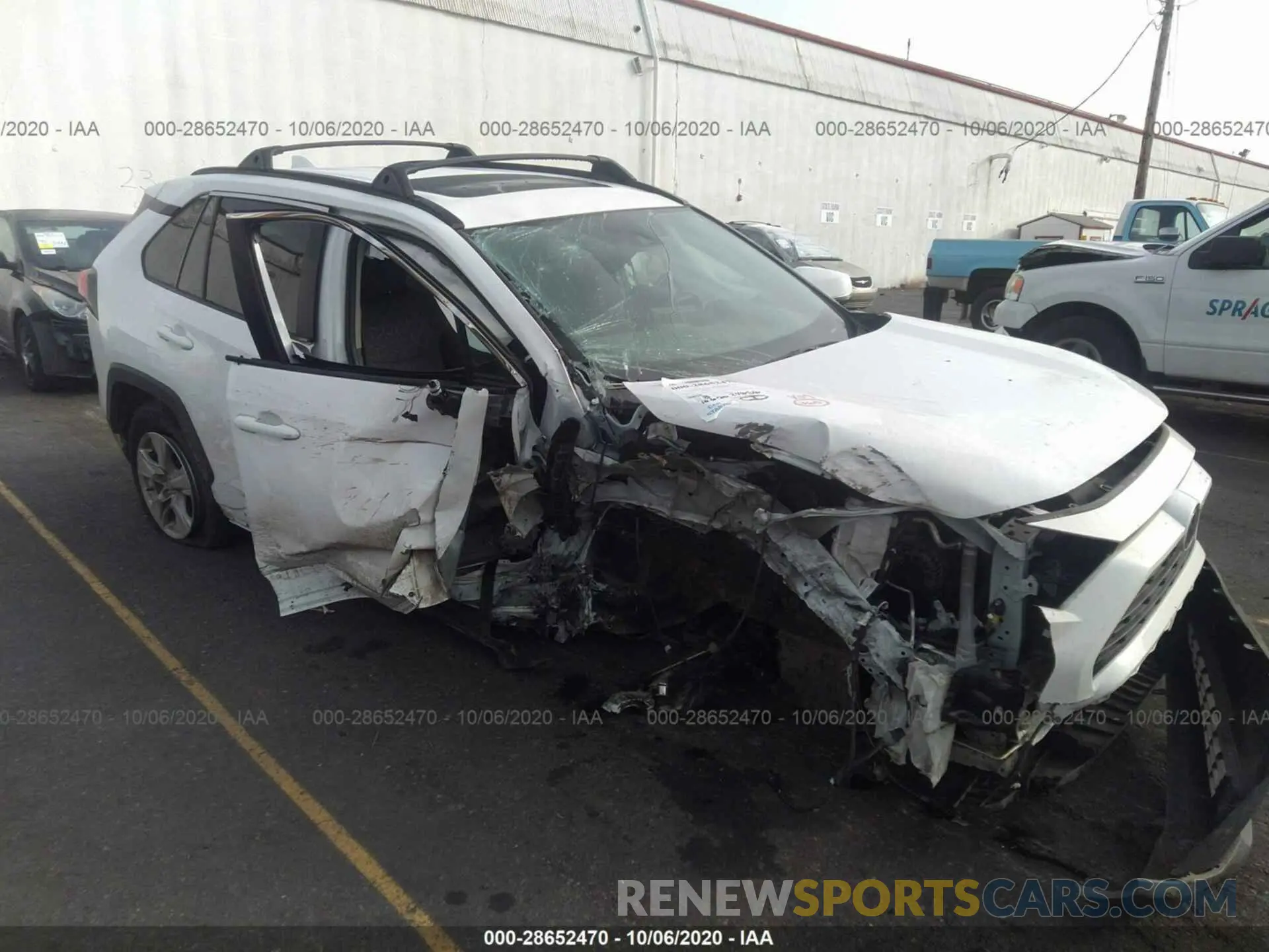 1 Photograph of a damaged car 2T3P1RFV2KW018792 TOYOTA RAV4 2019