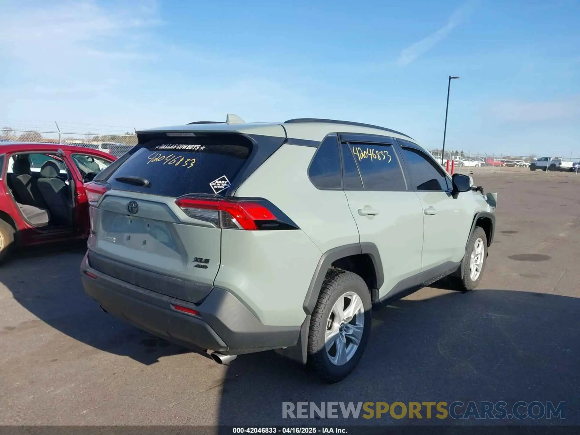 4 Photograph of a damaged car 2T3P1RFV2KW074876 TOYOTA RAV4 2019