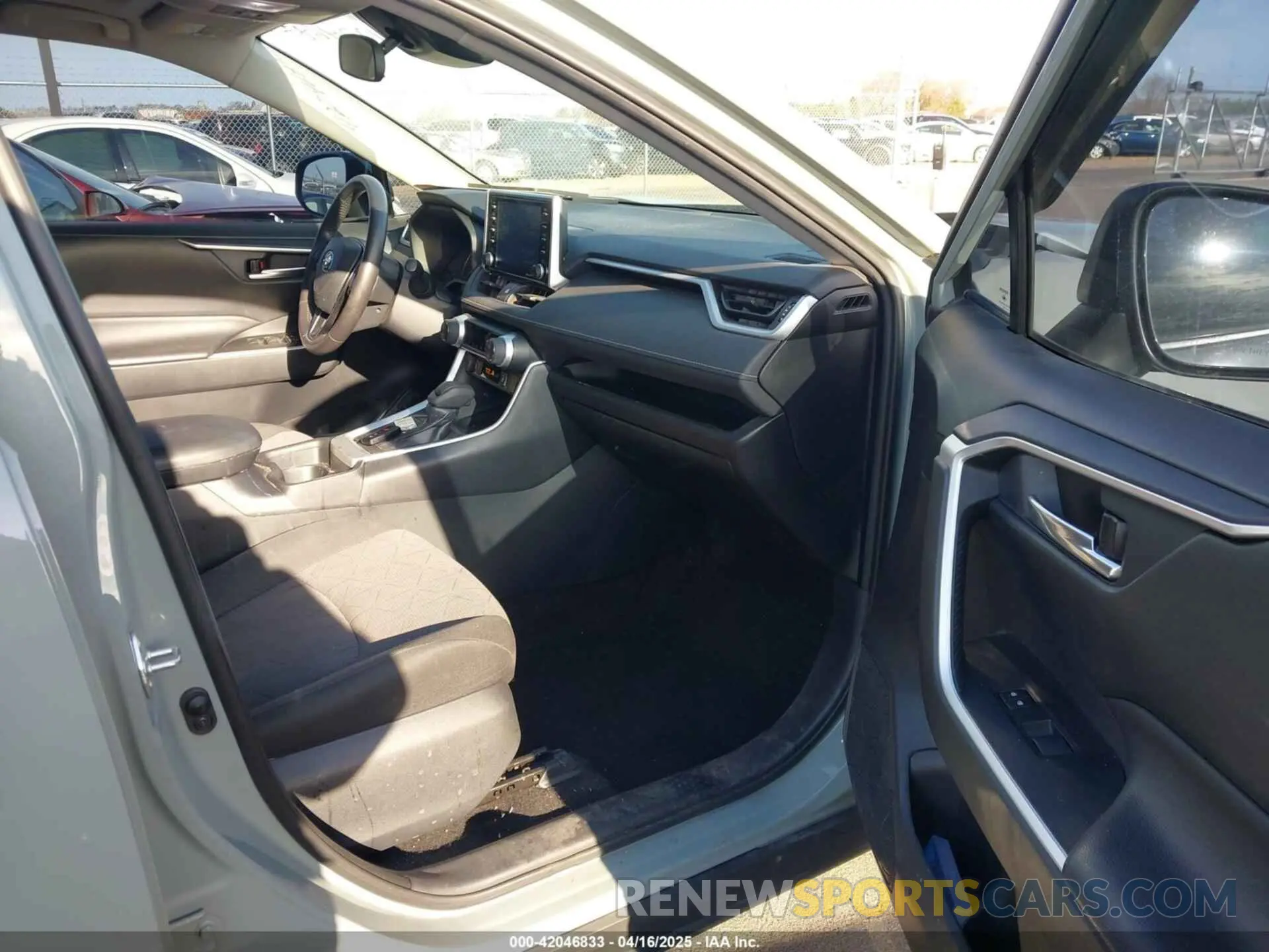 5 Photograph of a damaged car 2T3P1RFV2KW074876 TOYOTA RAV4 2019