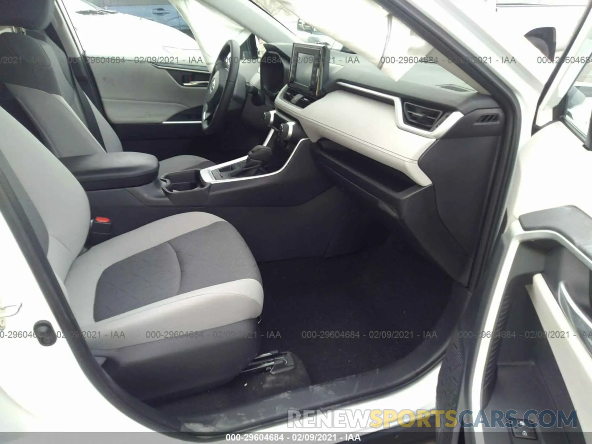 5 Photograph of a damaged car 2T3P1RFV2KW081858 TOYOTA RAV4 2019