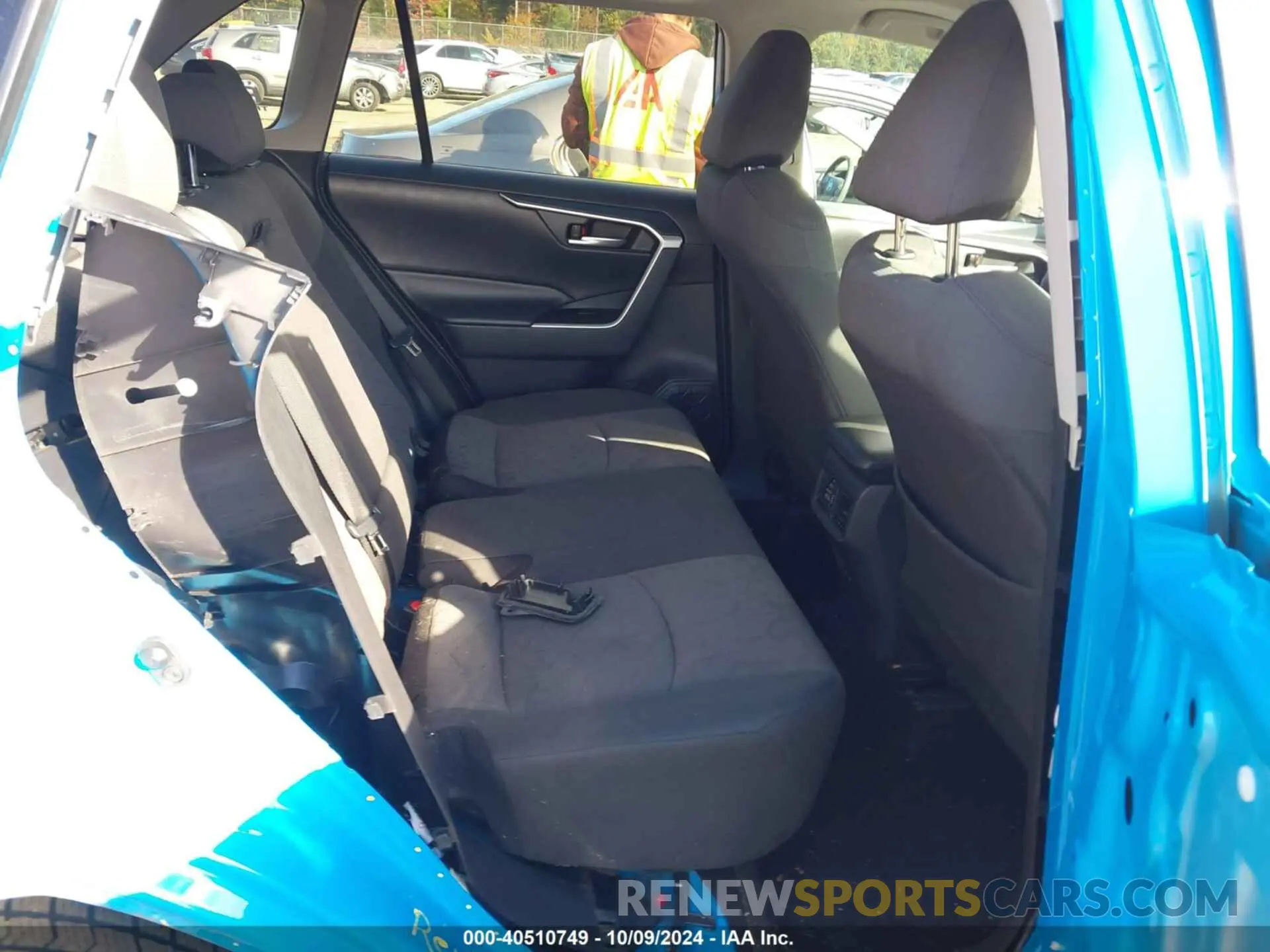 8 Photograph of a damaged car 2T3P1RFV3KC007298 TOYOTA RAV4 2019