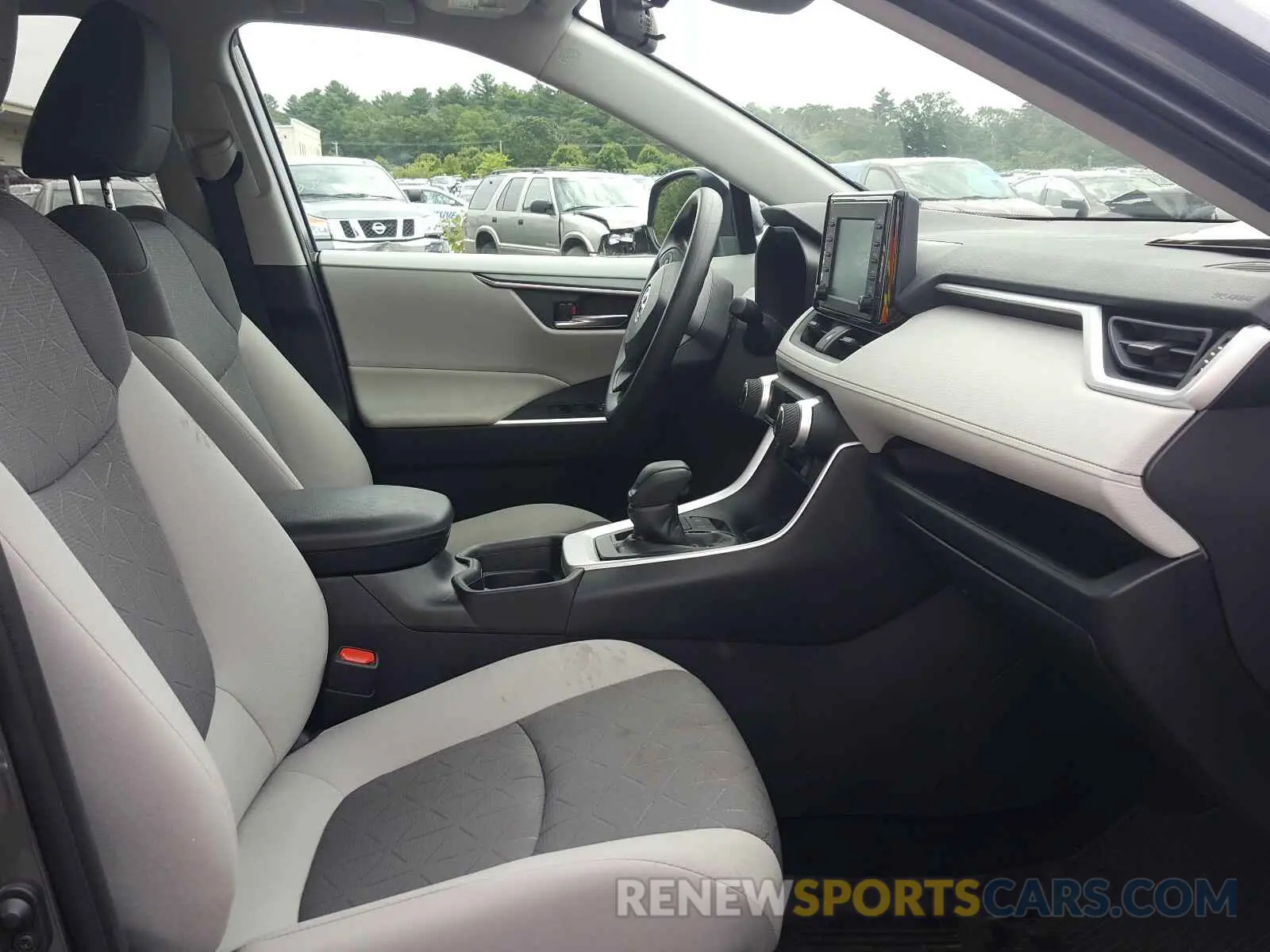 5 Photograph of a damaged car 2T3P1RFV3KC057943 TOYOTA RAV4 2019