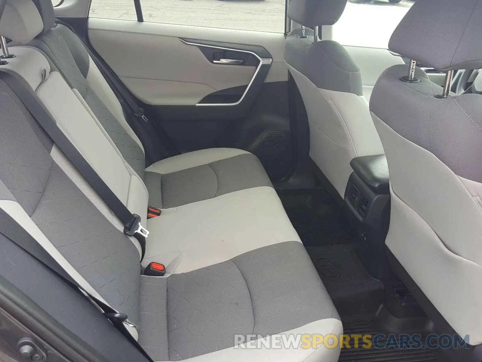 6 Photograph of a damaged car 2T3P1RFV3KC057943 TOYOTA RAV4 2019
