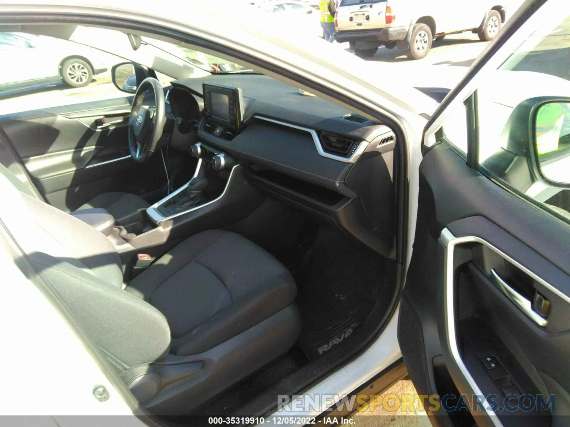 5 Фотография поврежденного автомобиля 2T3P1RFV3KW014010 TOYOTA RAV4 2019