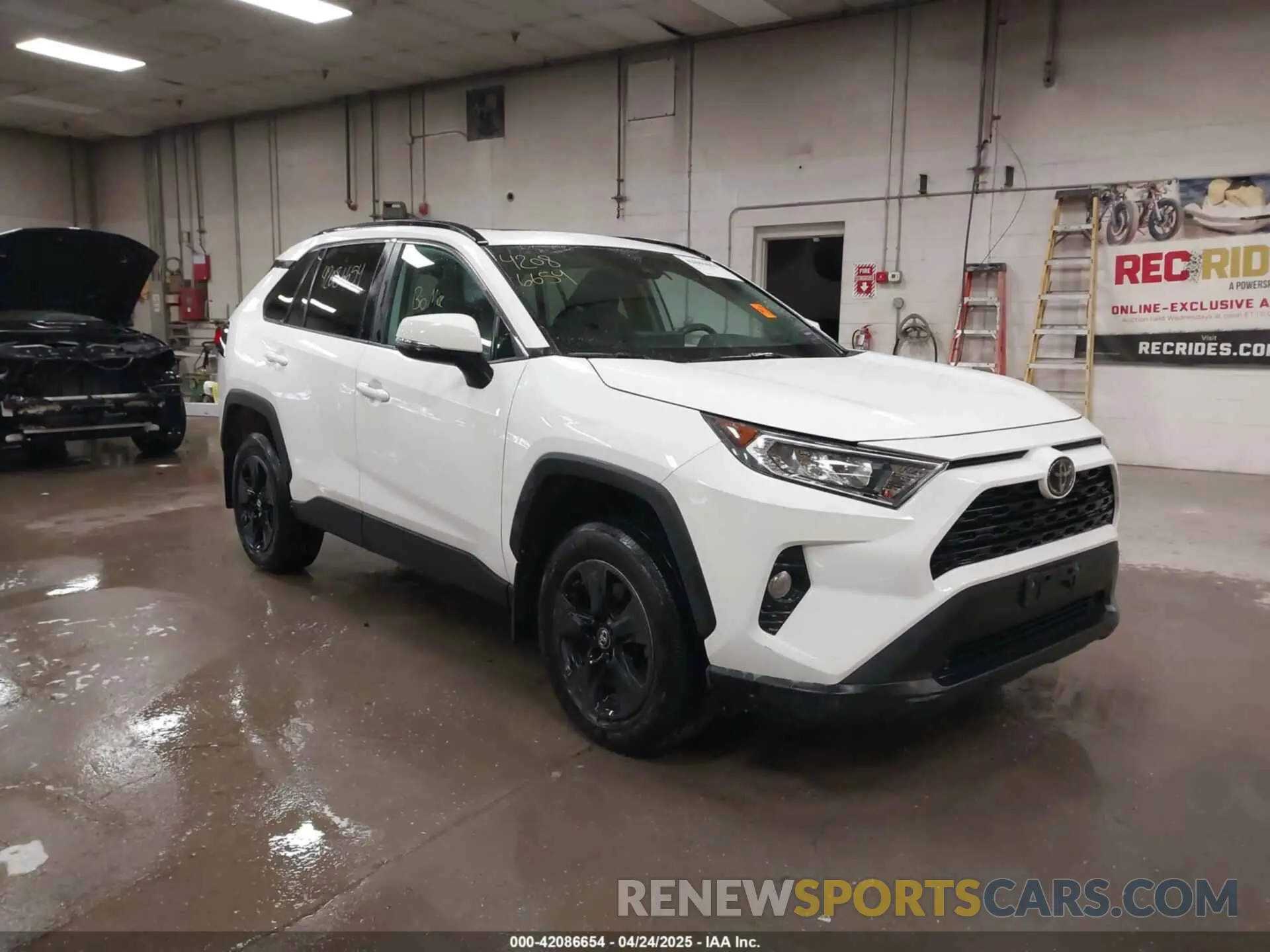 1 Фотография поврежденного автомобиля 2T3P1RFV3KW017781 TOYOTA RAV4 2019