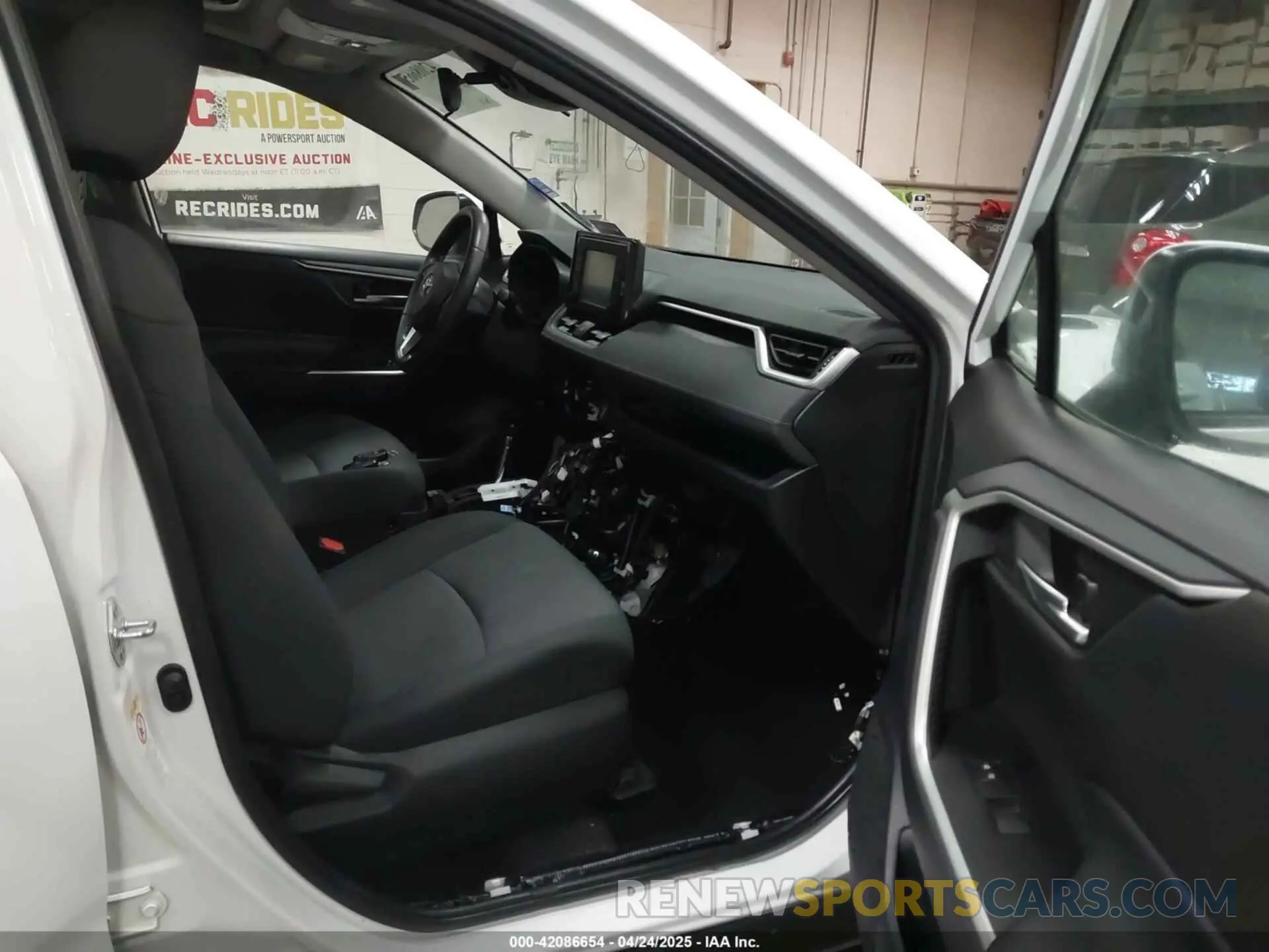 5 Фотография поврежденного автомобиля 2T3P1RFV3KW017781 TOYOTA RAV4 2019