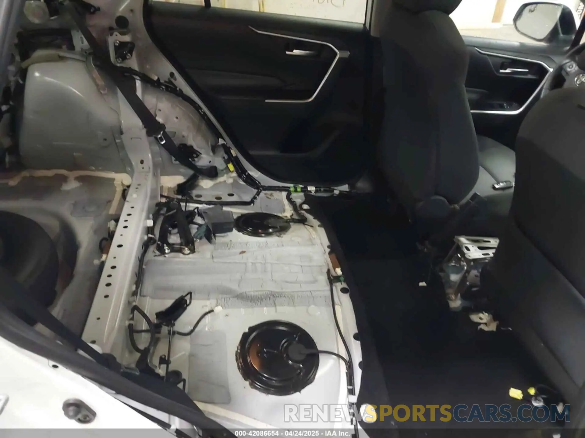 6 Фотография поврежденного автомобиля 2T3P1RFV3KW017781 TOYOTA RAV4 2019