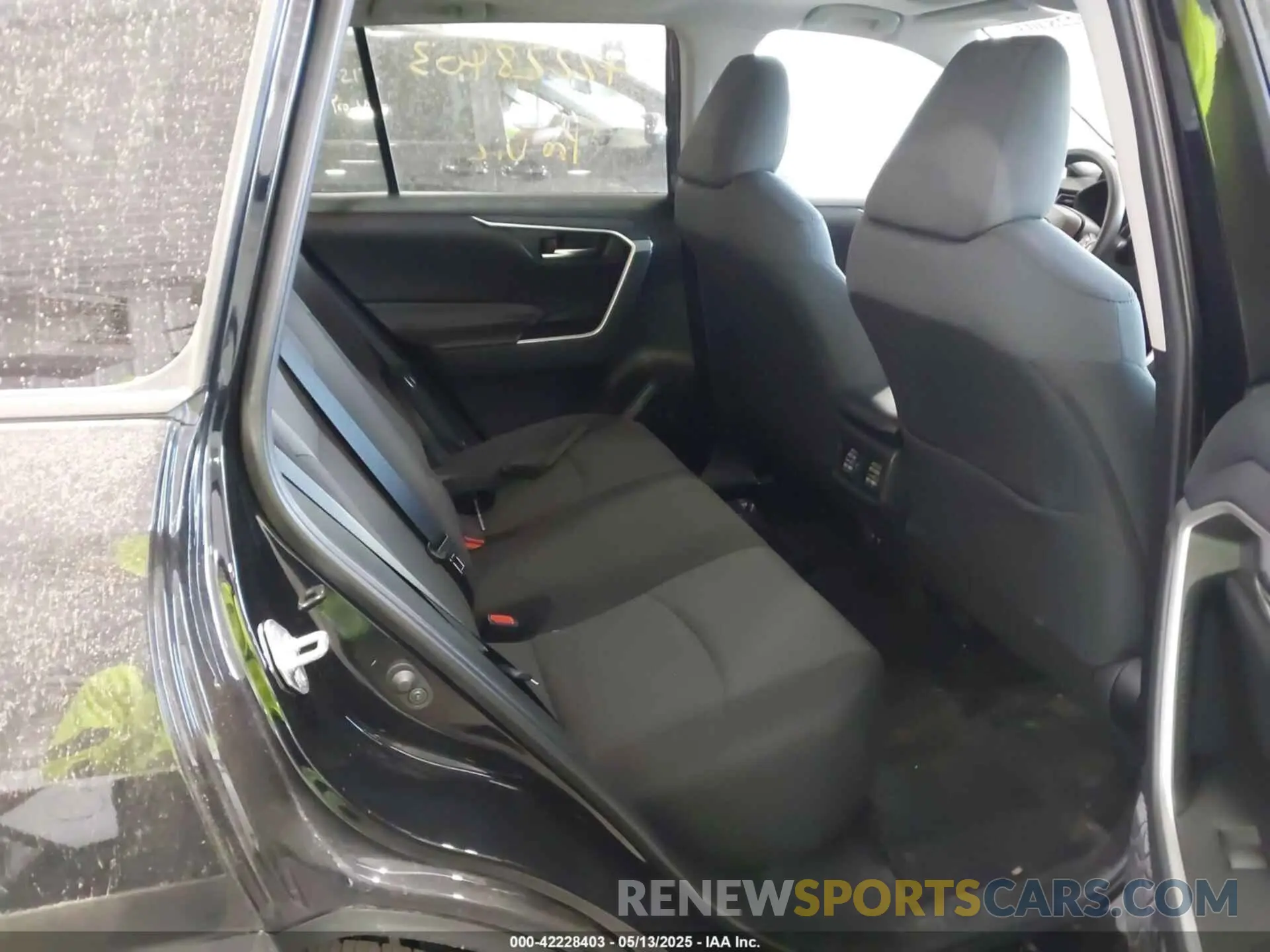 8 Photograph of a damaged car 2T3P1RFV3KW033799 TOYOTA RAV4 2019