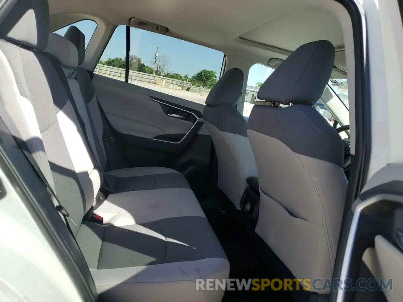 11 Photograph of a damaged car 2T3P1RFV3KW049310 TOYOTA RAV4 2019