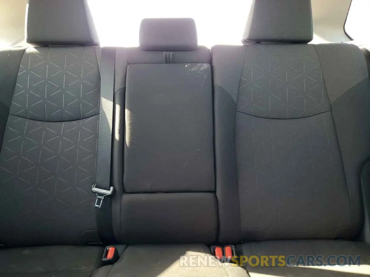 10 Photograph of a damaged car 2T3P1RFV3KW072232 TOYOTA RAV4 2019