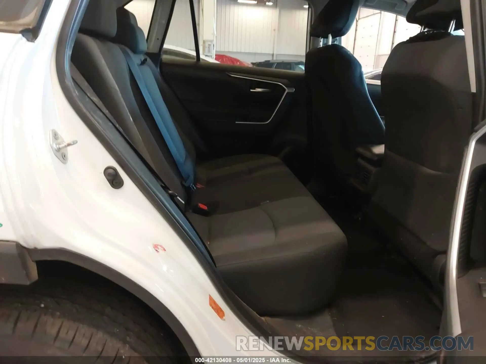 8 Photograph of a damaged car 2T3P1RFV4KC006371 TOYOTA RAV4 2019