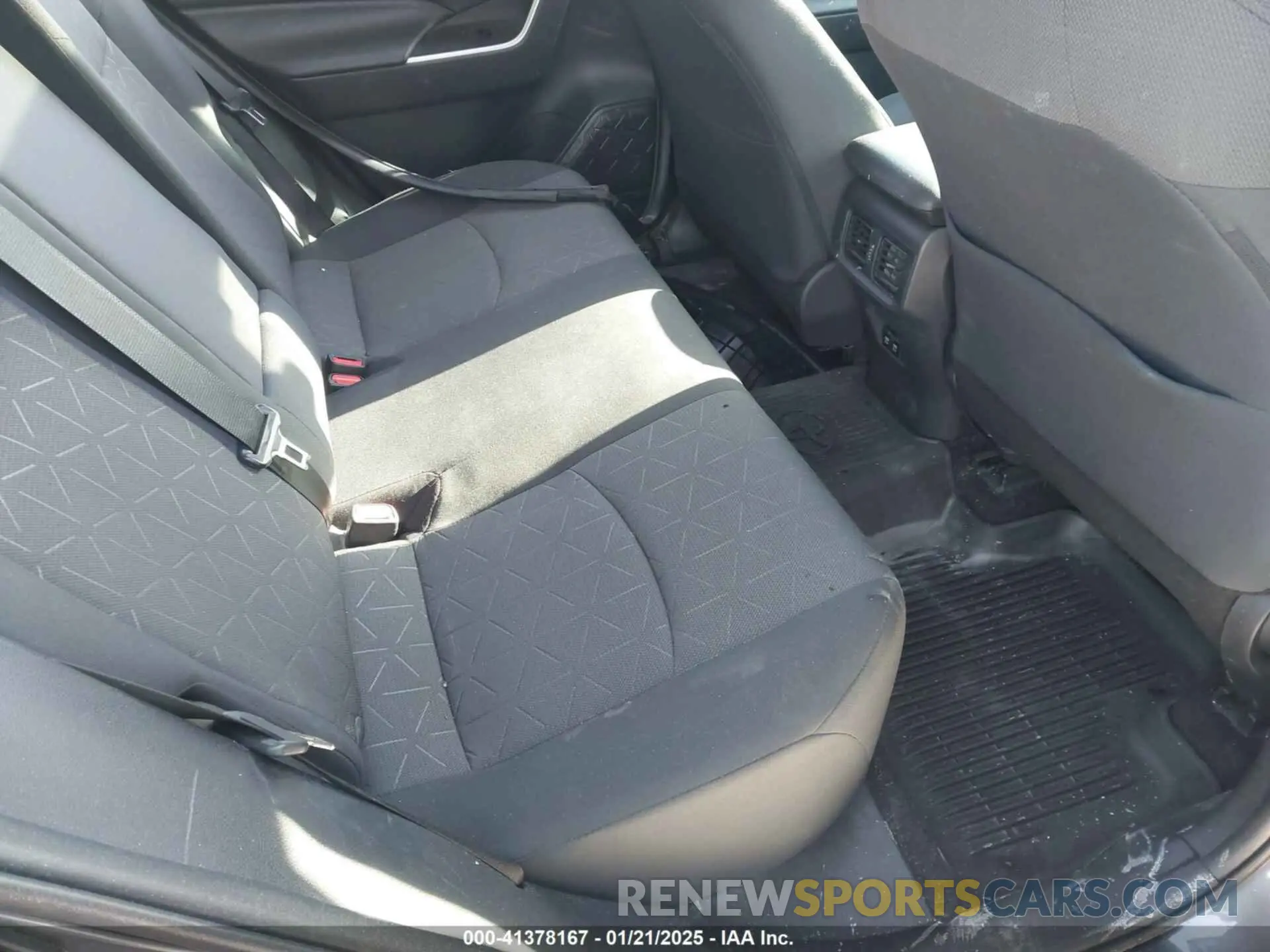 8 Photograph of a damaged car 2T3P1RFV4KC045087 TOYOTA RAV4 2019
