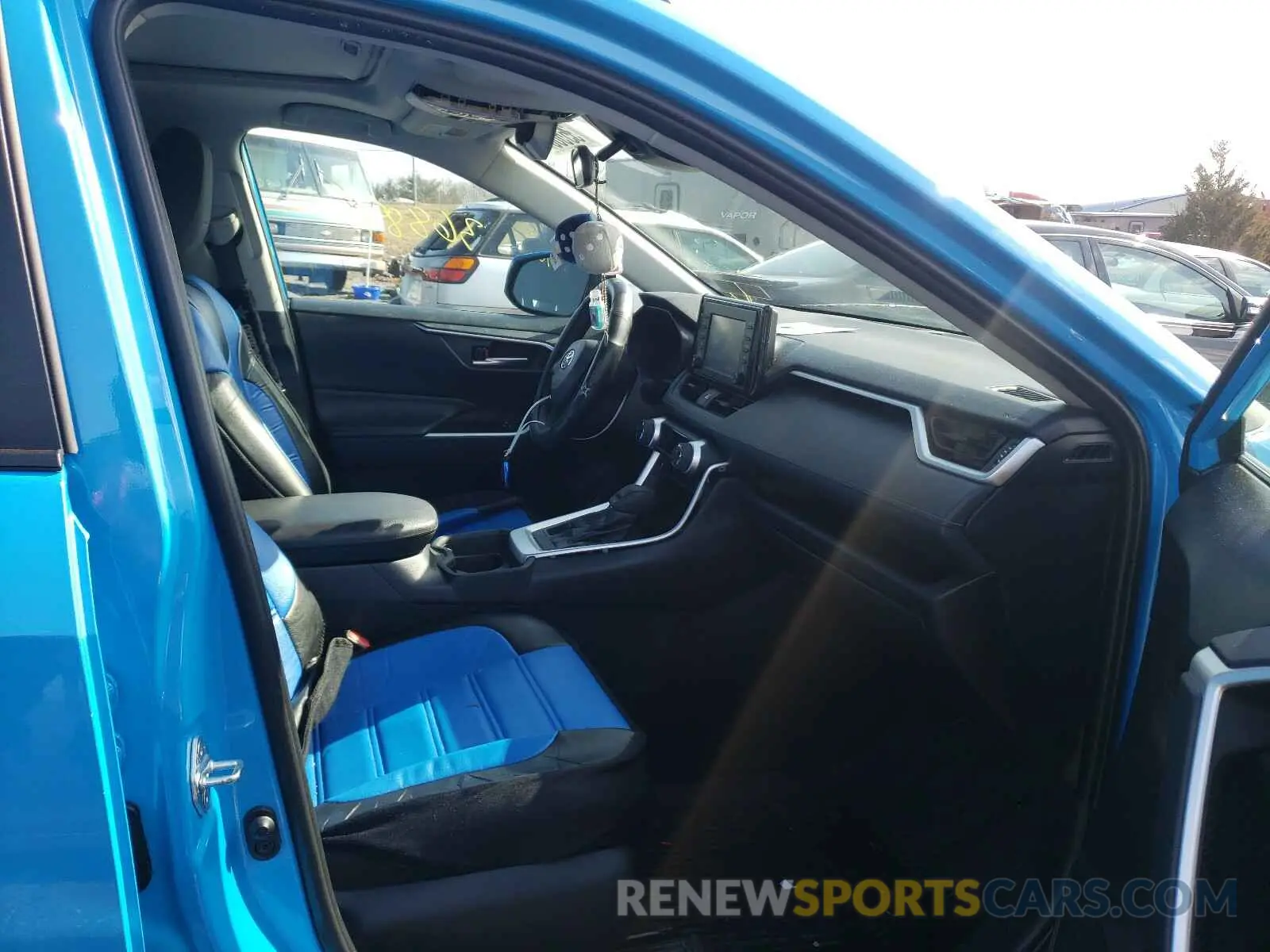 5 Photograph of a damaged car 2T3P1RFV4KW047081 TOYOTA RAV4 2019