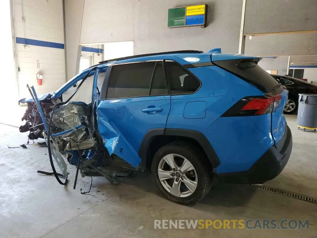 2 Фотография поврежденного автомобиля 2T3P1RFV5KC009781 TOYOTA RAV4 2019
