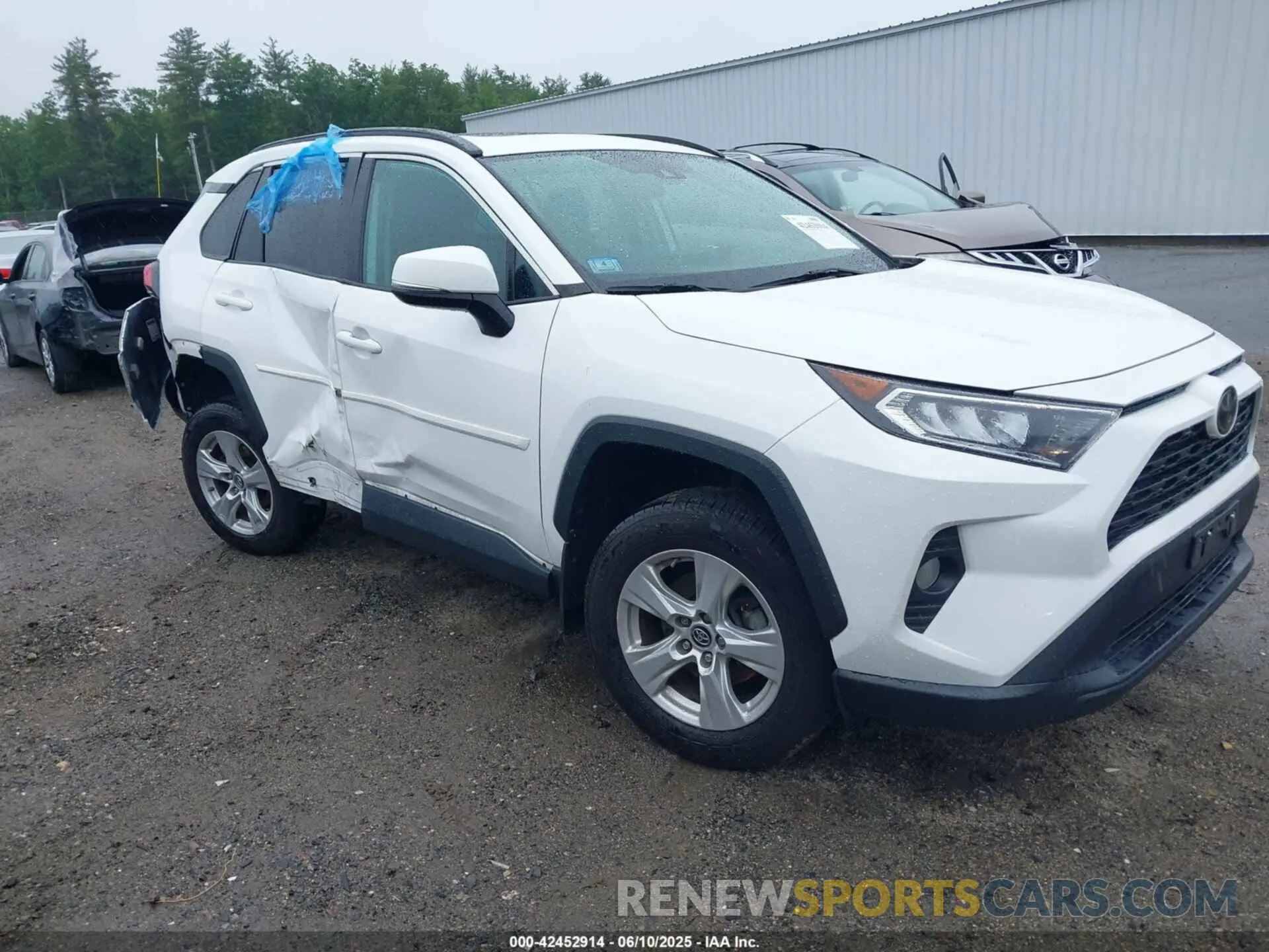 1 Photograph of a damaged car 2T3P1RFV5KC021249 TOYOTA RAV4 2019