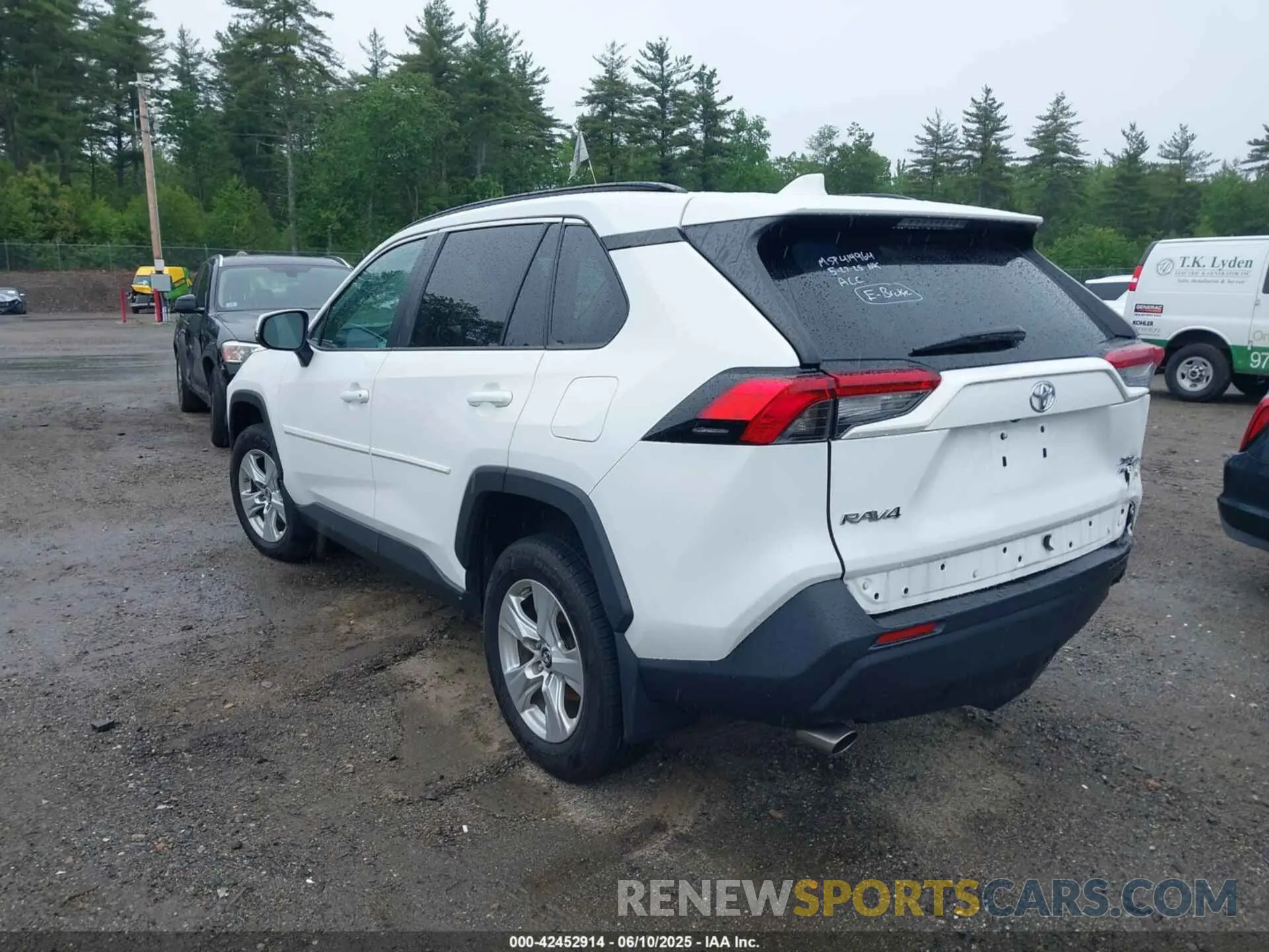 3 Photograph of a damaged car 2T3P1RFV5KC021249 TOYOTA RAV4 2019