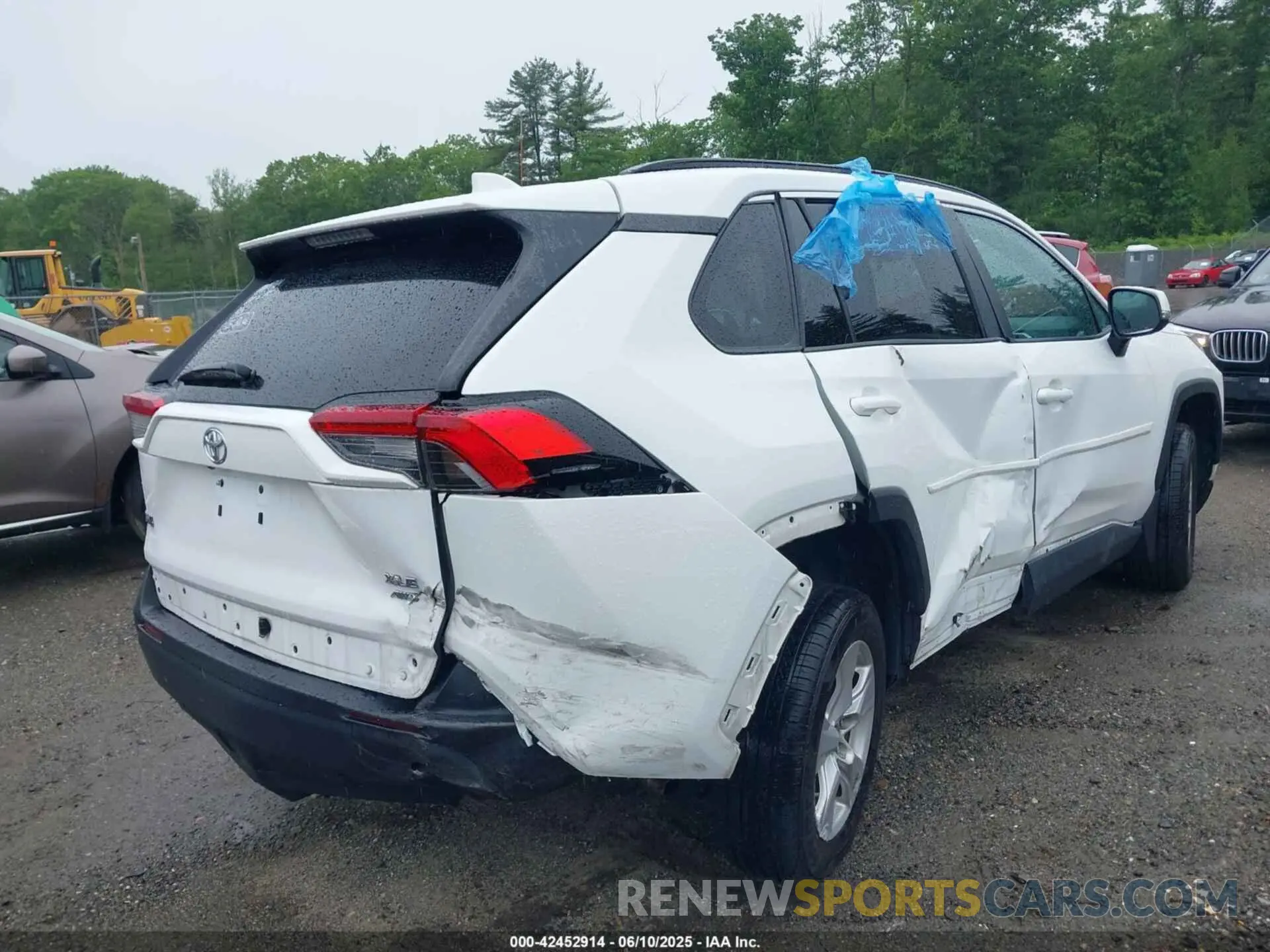 4 Photograph of a damaged car 2T3P1RFV5KC021249 TOYOTA RAV4 2019