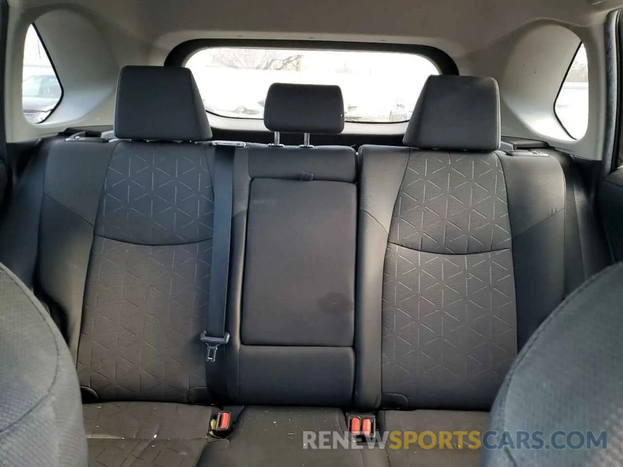 10 Photograph of a damaged car 2T3P1RFV5KC057717 TOYOTA RAV4 2019