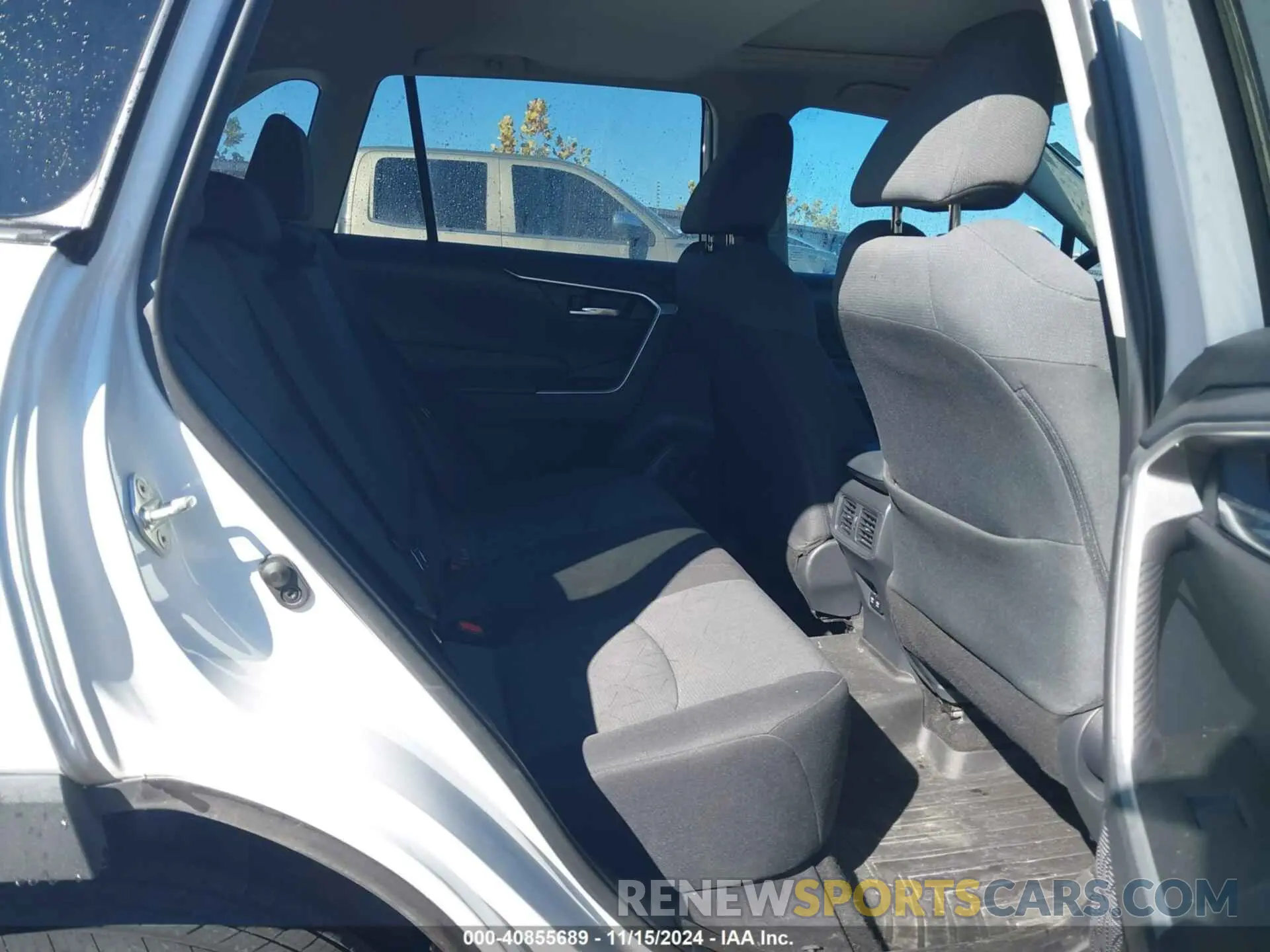 8 Photograph of a damaged car 2T3P1RFV5KW024571 TOYOTA RAV4 2019