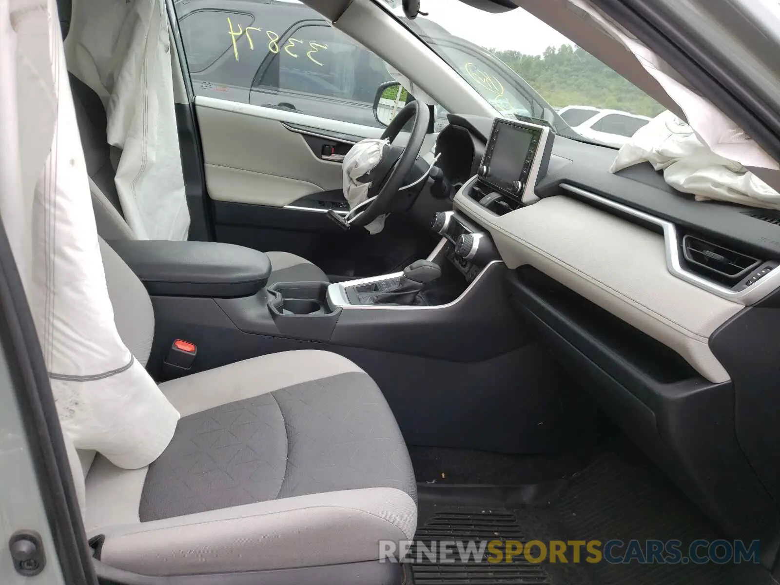 5 Photograph of a damaged car 2T3P1RFV5KW037823 TOYOTA RAV4 2019