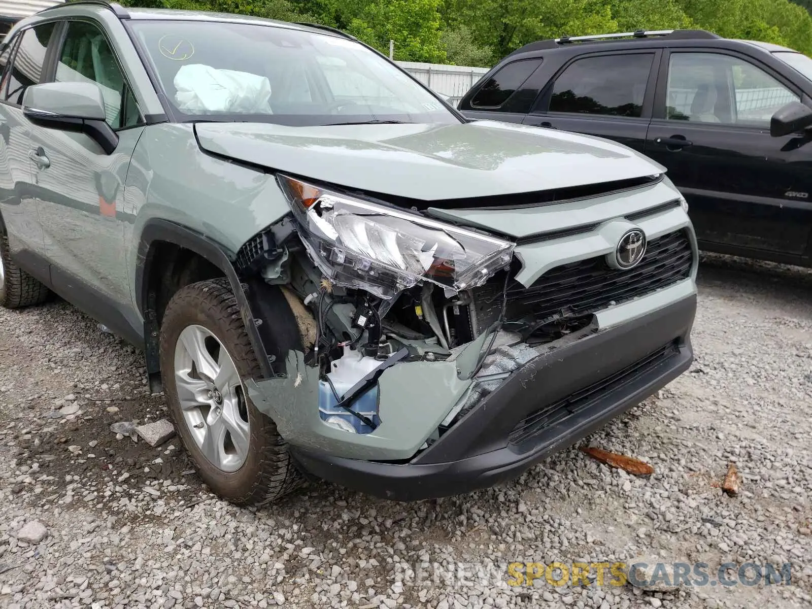 9 Photograph of a damaged car 2T3P1RFV5KW037823 TOYOTA RAV4 2019