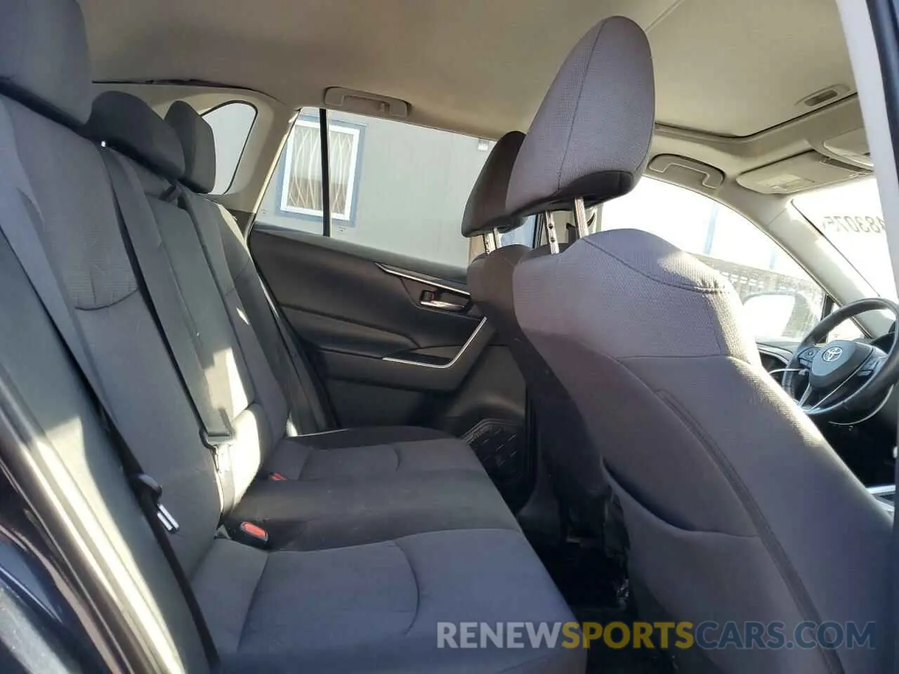 11 Photograph of a damaged car 2T3P1RFV5KW055822 TOYOTA RAV4 2019