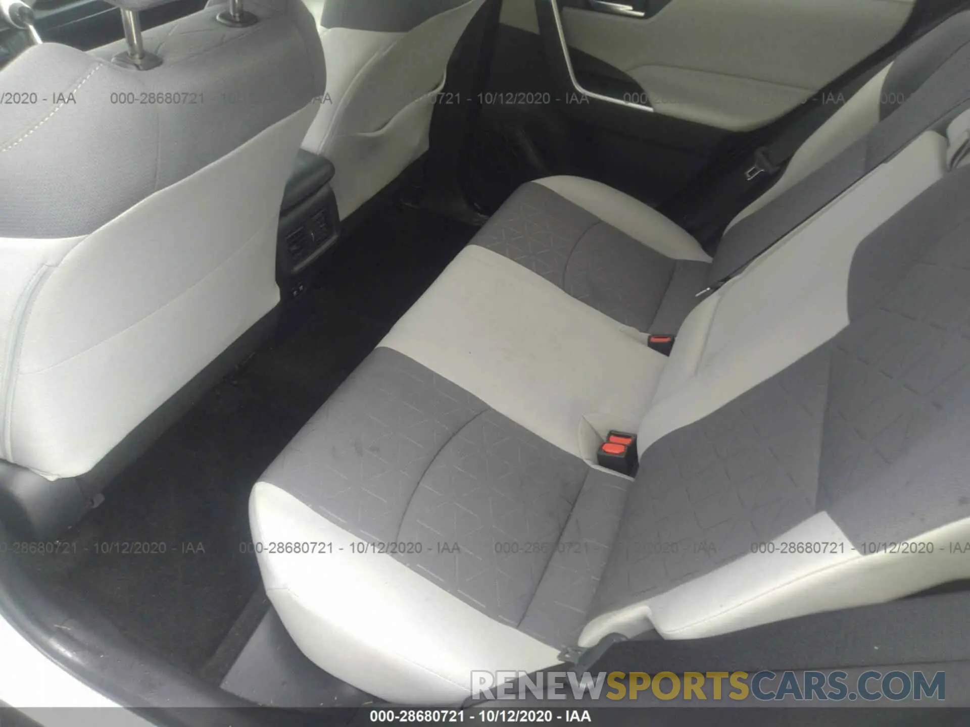 8 Photograph of a damaged car 2T3P1RFV5KW067811 TOYOTA RAV4 2019