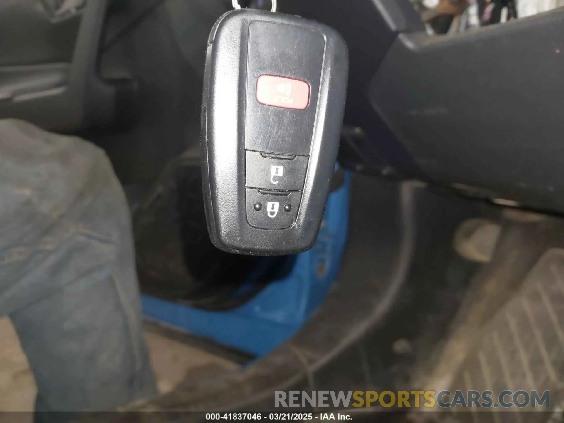 11 Photograph of a damaged car 2T3P1RFV6KC053546 TOYOTA RAV4 2019