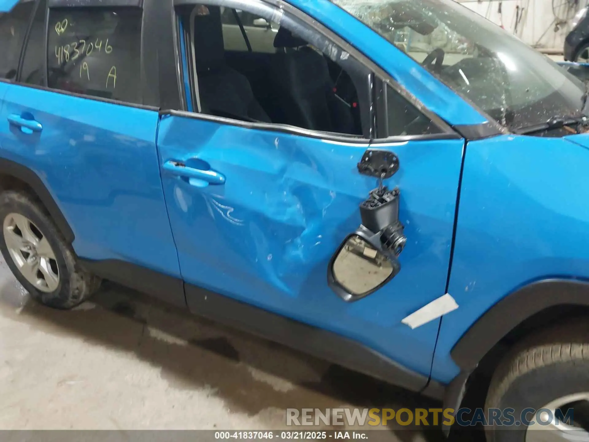 18 Photograph of a damaged car 2T3P1RFV6KC053546 TOYOTA RAV4 2019