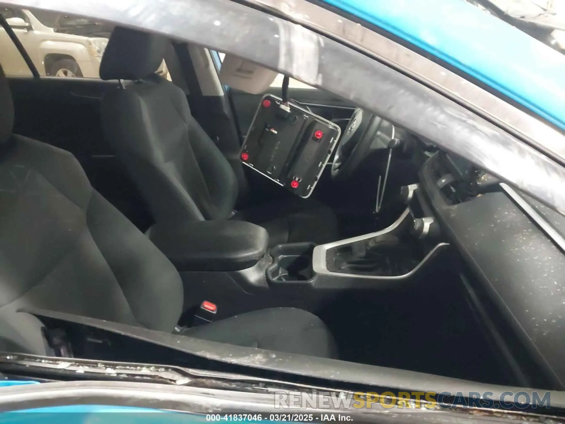 5 Photograph of a damaged car 2T3P1RFV6KC053546 TOYOTA RAV4 2019