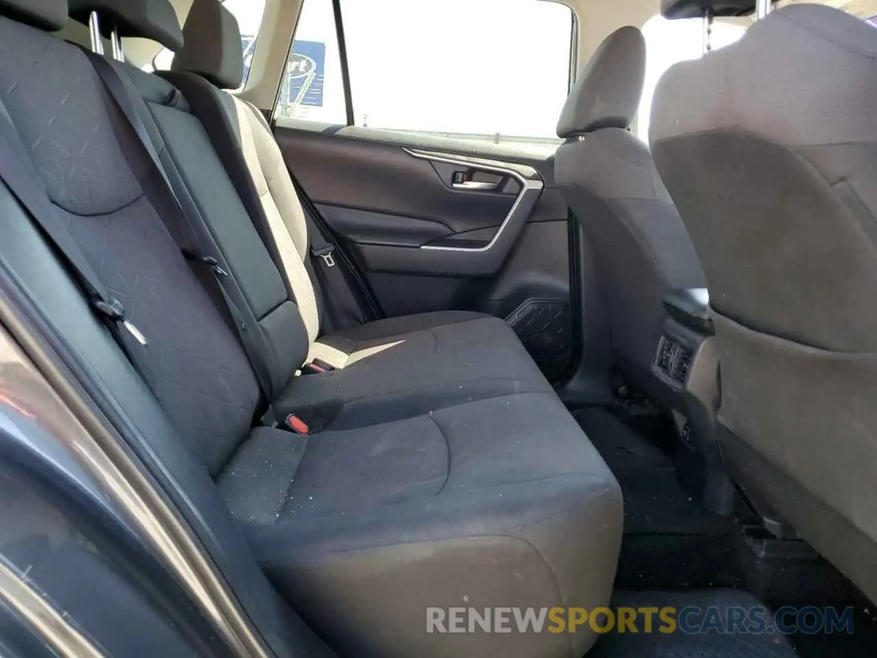 11 Photograph of a damaged car 2T3P1RFV6KW065050 TOYOTA RAV4 2019